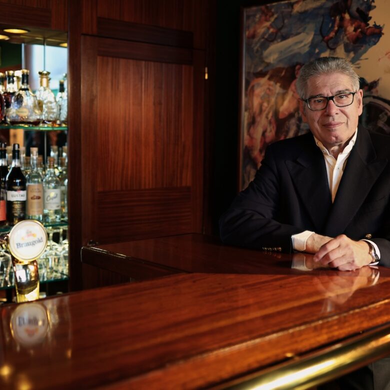 Meeting a living legend – Peter Roth about his beginnings and a rockstar moment - Part I found at The Pouring Tales